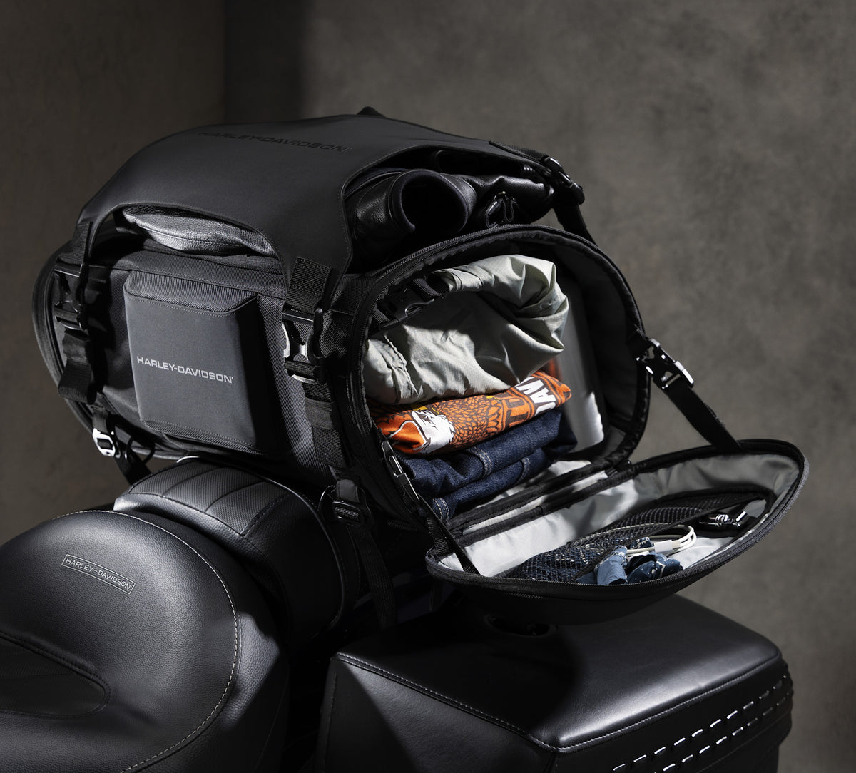 Overwatch Weekender Tail Bag